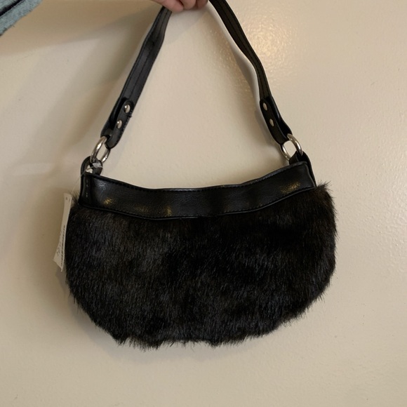 💂Guarded💂 - Picture 3 of 5